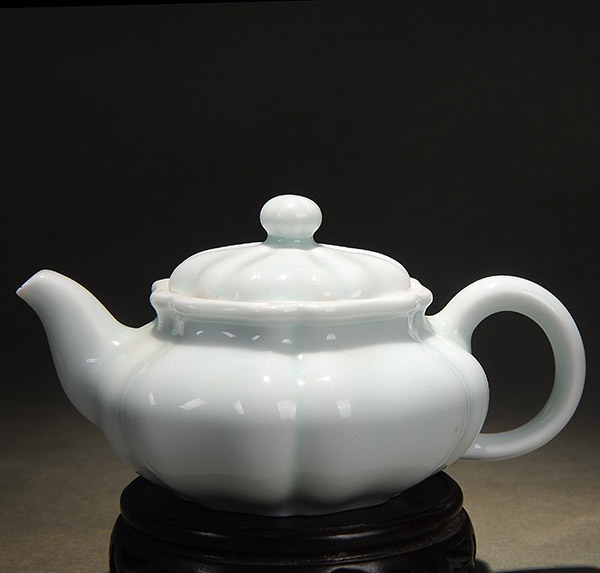 青白瓷莲瓣纹茶具（一壶四杯）