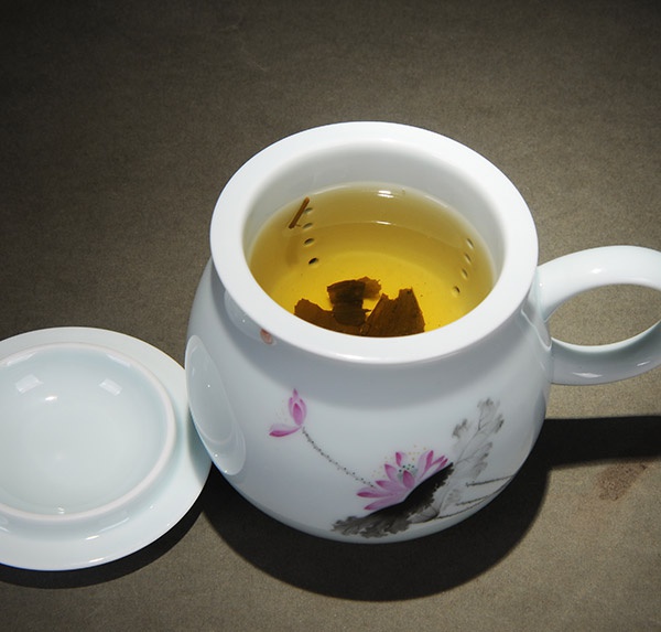 手绘仙荷花带漏茶杯