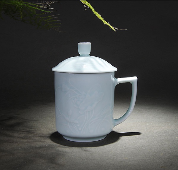 影青带盖荷花茶杯